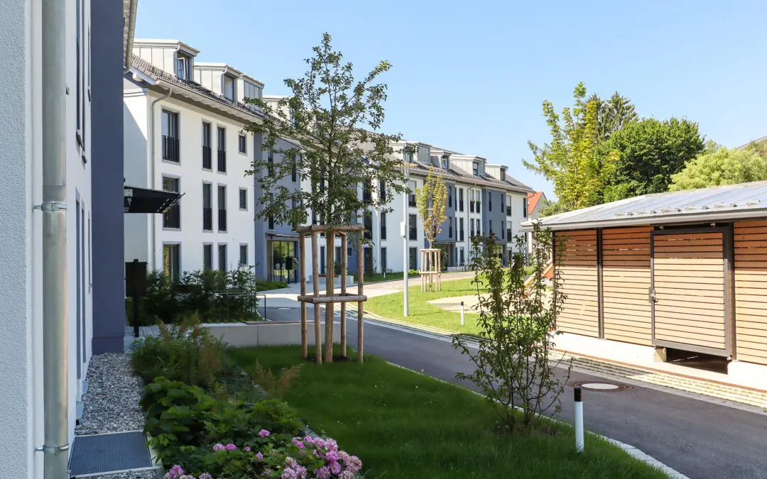 hoa vs property management