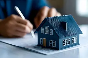 hoa board member qualifications