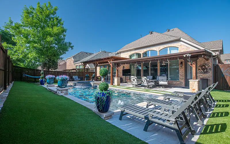 can hoa enter your backyard