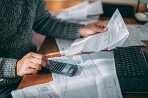 how HOAs handle vendor contracts